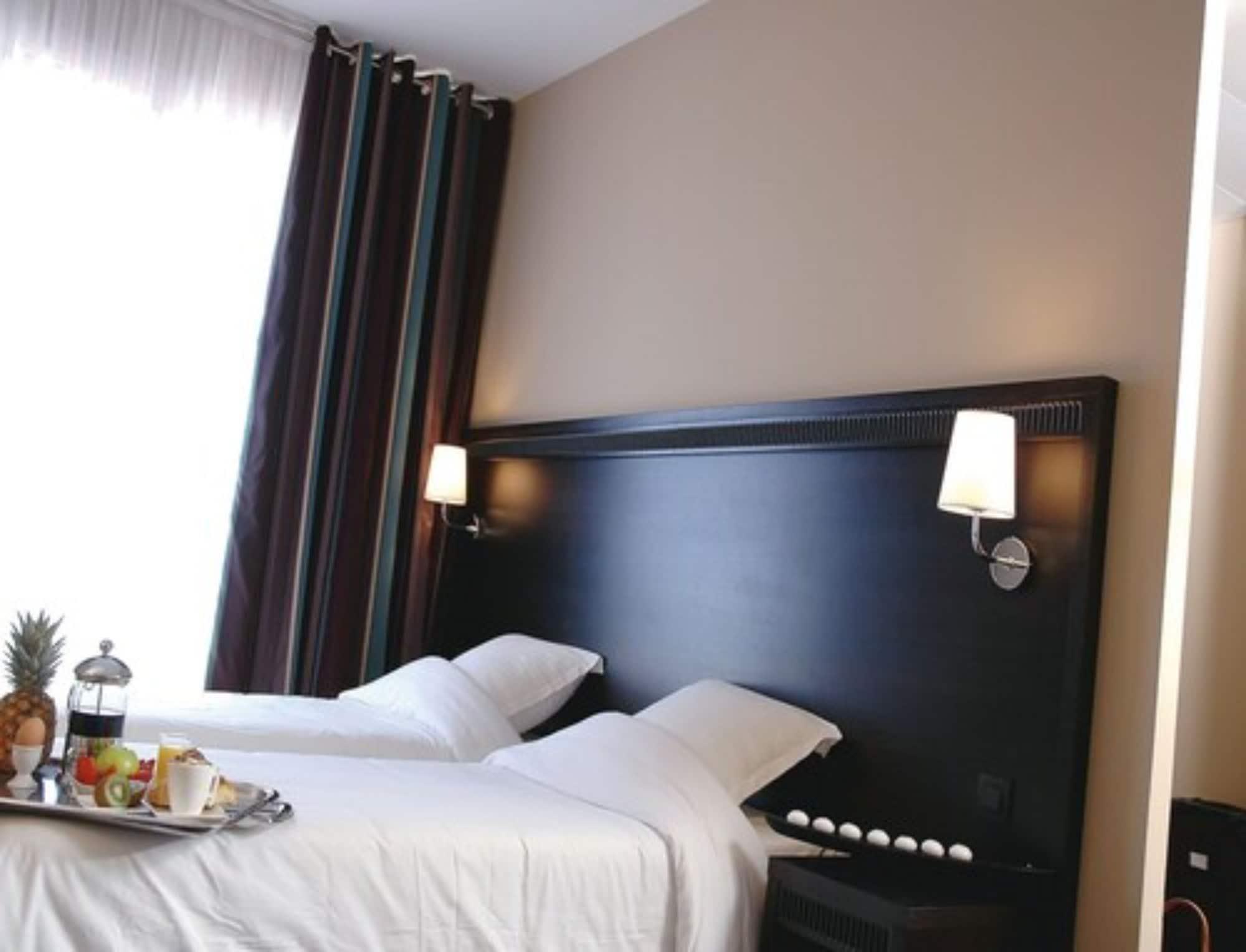 ibis Styles Beaulieu sur Mer Exterior foto