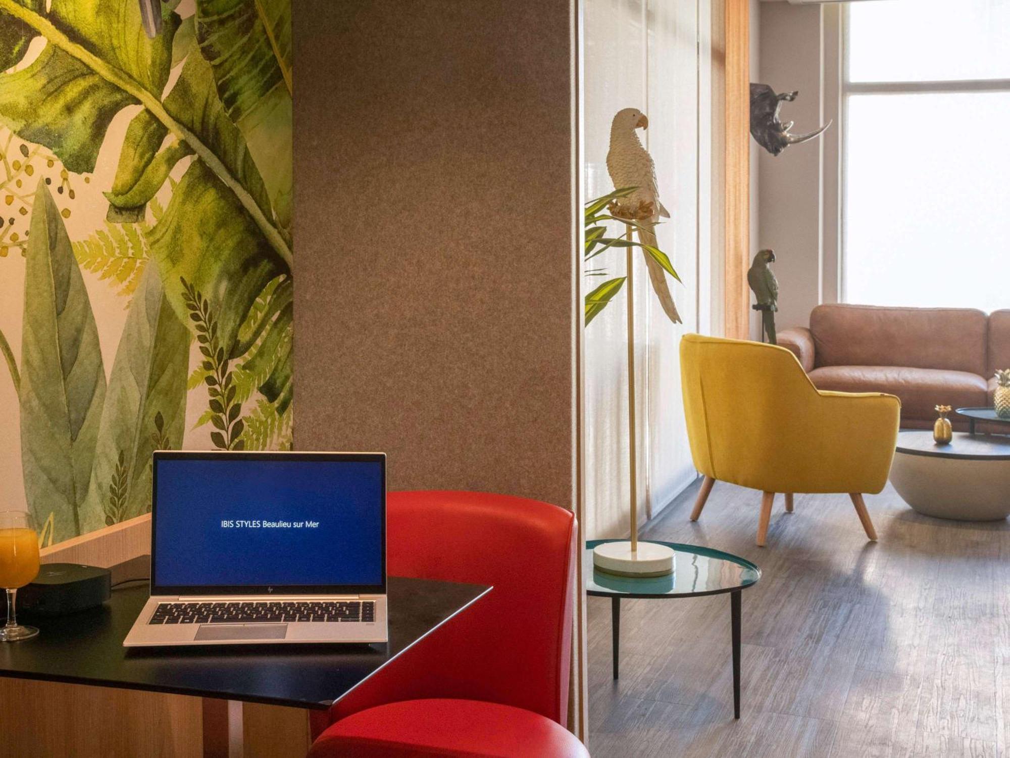 ibis Styles Beaulieu sur Mer Exterior foto