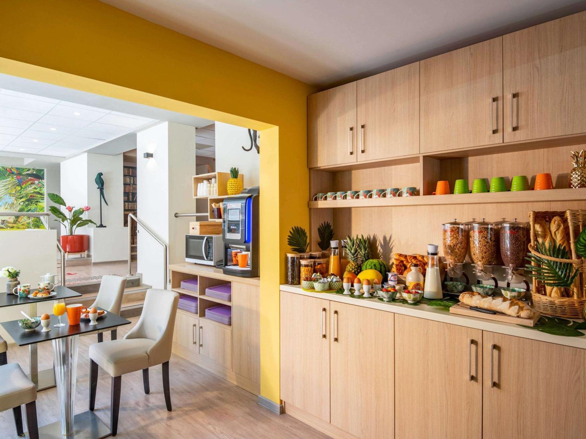 ibis Styles Beaulieu sur Mer Exterior foto